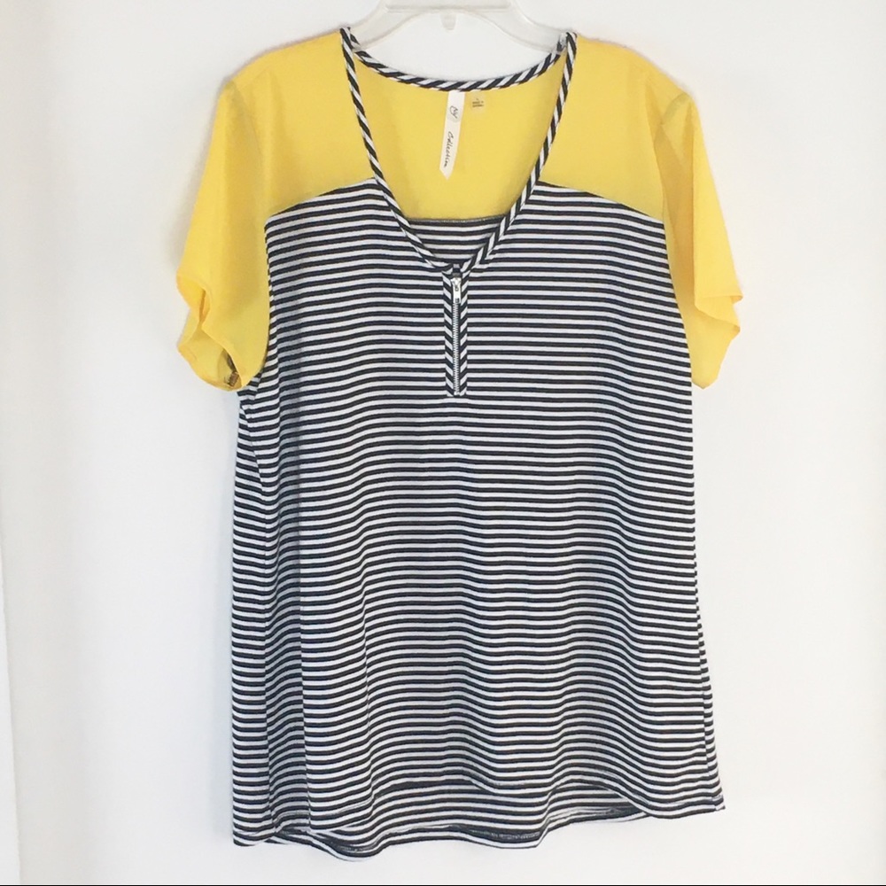 - NWOT- NY Collections zipper front Top L Ye…